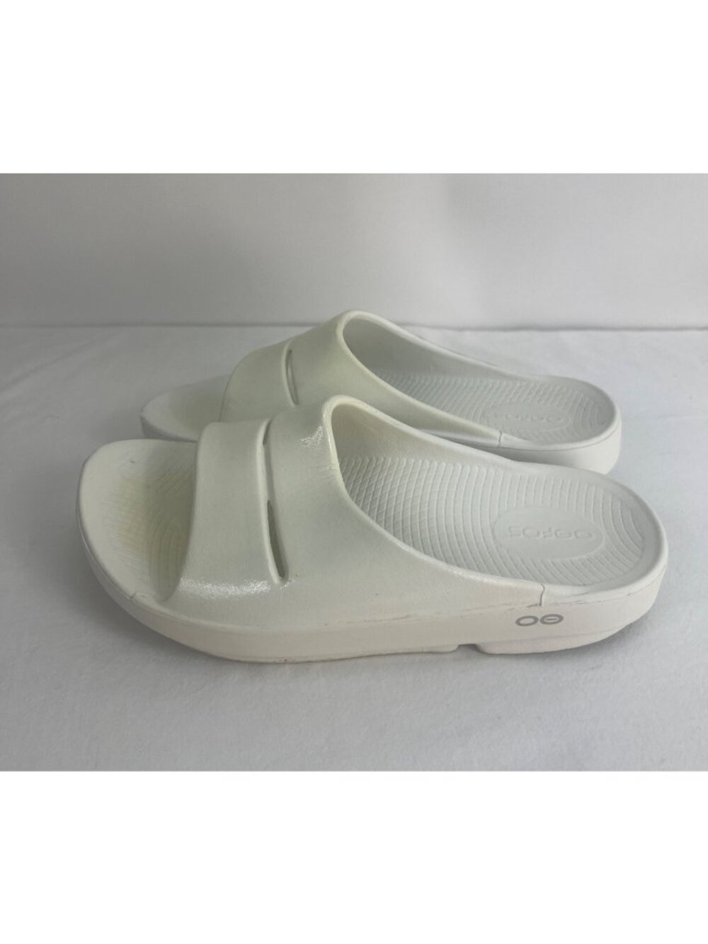 OOFOS Womens White Slide Sandals Size 8 EU 39 Lightweight Foam Comfort Recovery